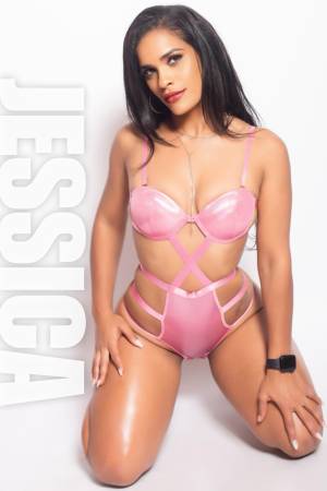 JESSICA 5'6 LATINA