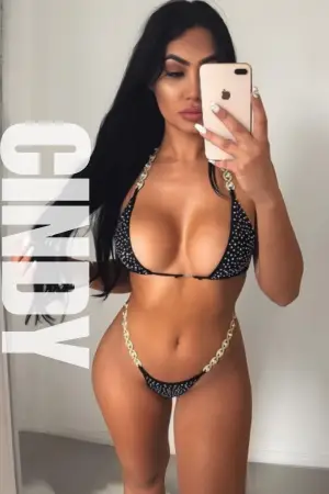 CINDY 5'4 LATINA